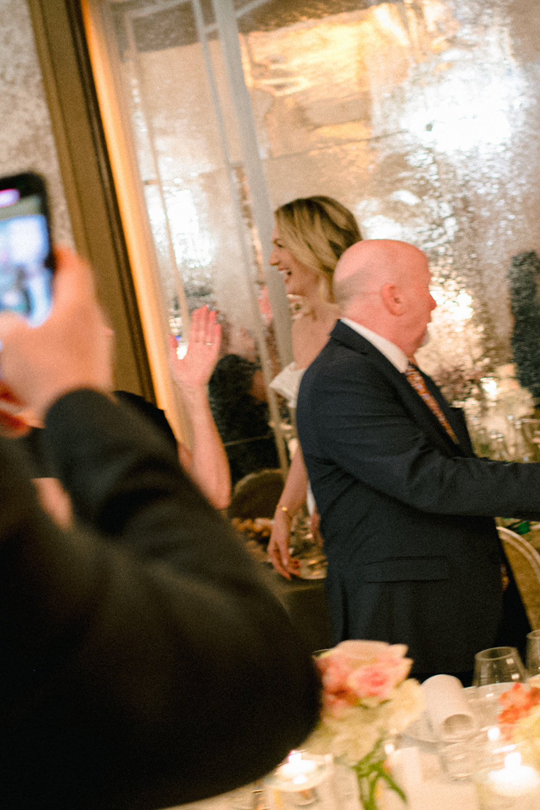 Guest giving a speech during a wedding dinner at Hôtel Plaza Athénée